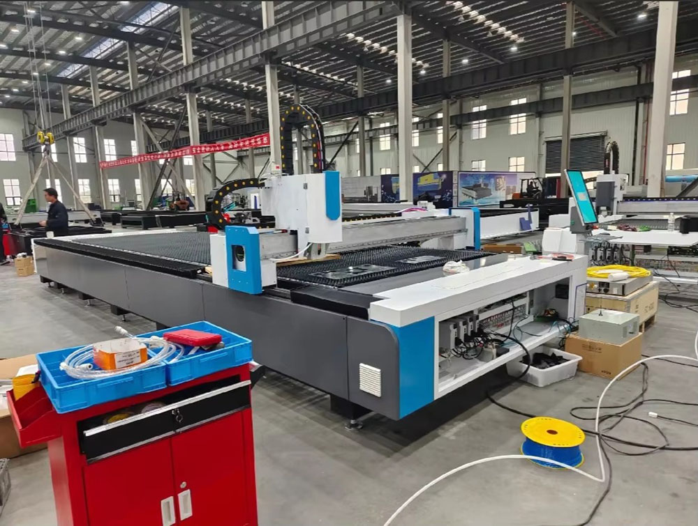 Industrial 3000W CNC Fiber Las - Industrial Laser Metal Cutter 评论和价格