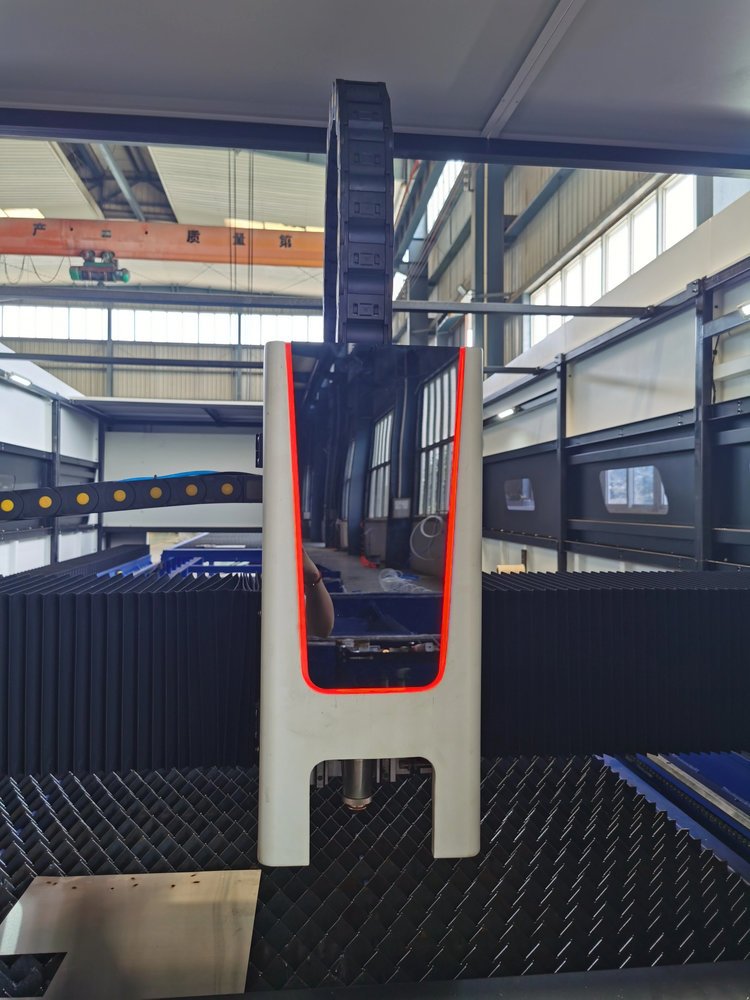 Fully Enclosed CNC Fiber Laser - Industrial Use Of Laser 评论和价格